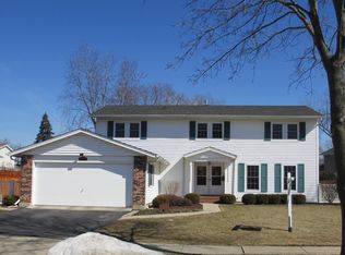 1277 Berkenshire Ln, Elk Grove Village, IL 60007