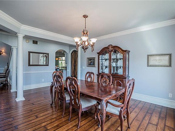 3rd image of 4129 Caerleon Cir