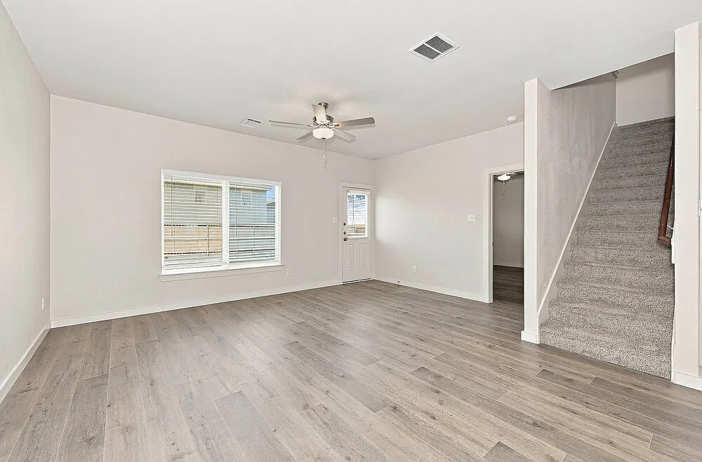 5 bed, 2.5 bath, 2504 sqft, $2,520 — Photo 4