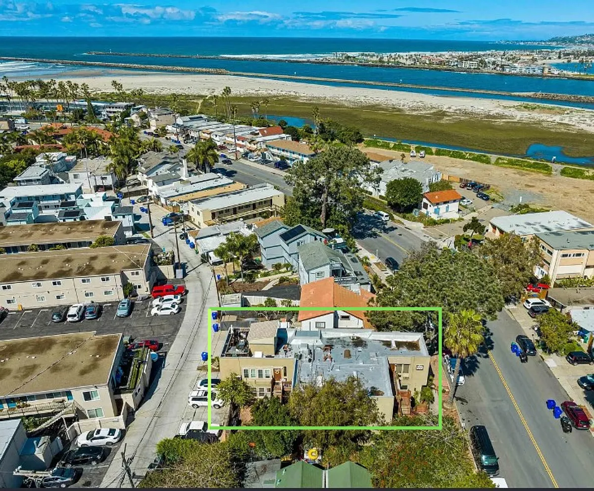 Building Photo - 5029 W. Point Loma