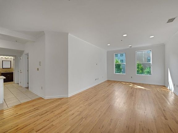 3rd image of 510 Monroe St APT 201