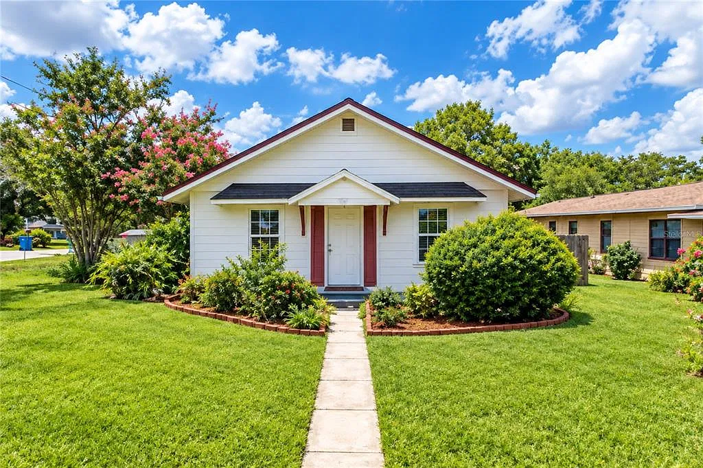 2 bed, 1.0 bath, 1140 sqft, $1,500 — Photo 1