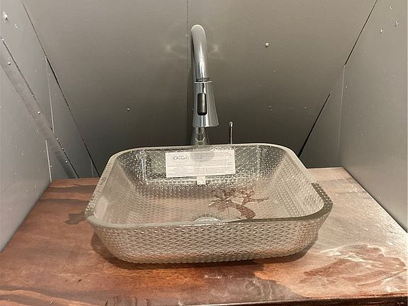 5th image of 1105 Farlow St