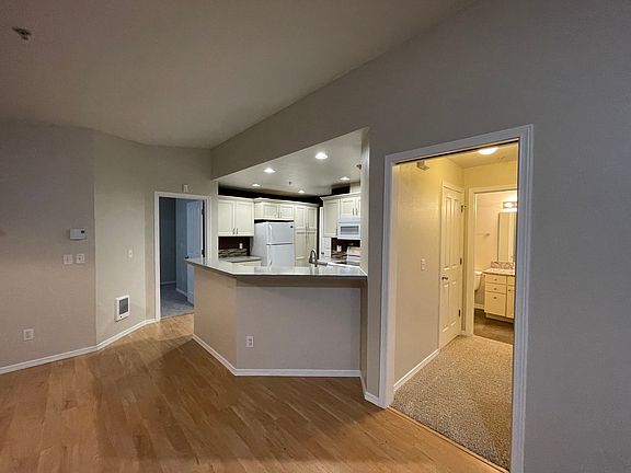 4th image of 2151 Hammond Ave Unit D-10