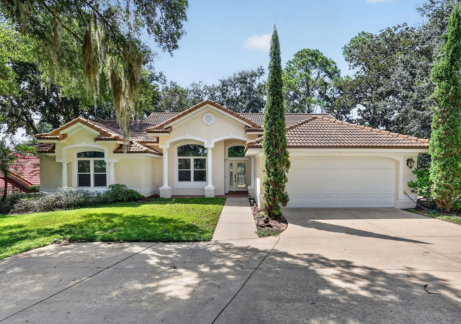 3-Bedroom Home with Golf Course & Pond Views in Howey-in-the-Hills — Photo 3