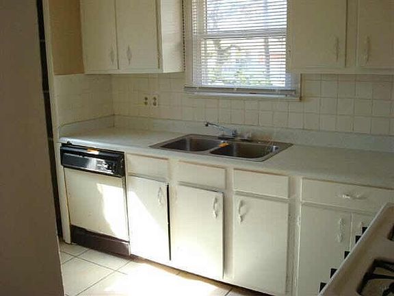 4th image of 2302 Roanoke Ave
