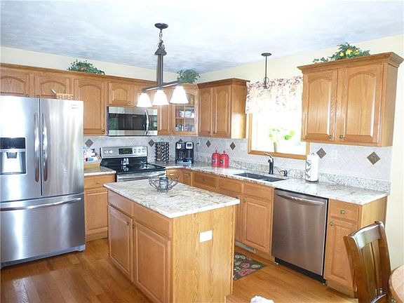 3rd image of 614 Tarason Dr