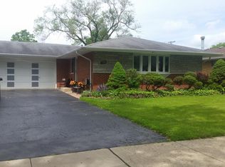 590 Clayton Ln, Des Plaines, IL 60016