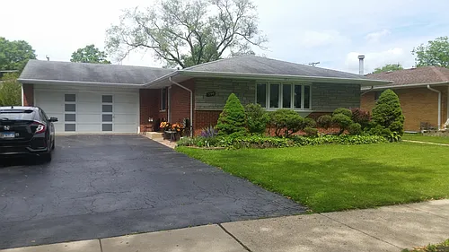 590 Clayton Ln Photo 1
