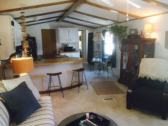 3rd image of 113 Jenny Ln