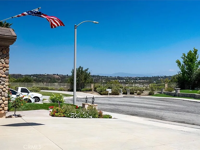 24231 Blossom Ct — Photo 6