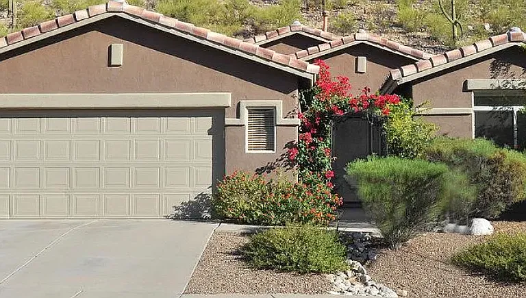 4232 N Sunset Cliff Dr — Photo 2