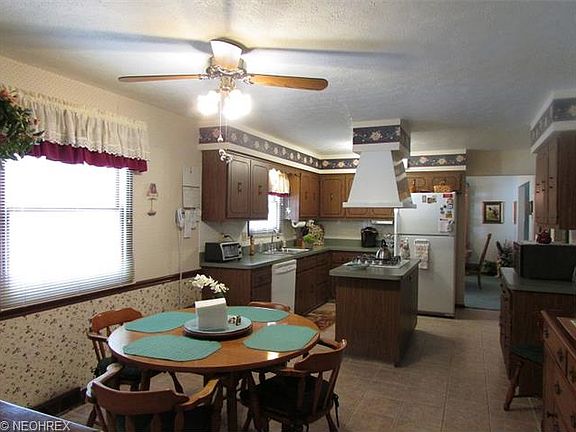 4th image of 6824 Cheryl Ann Dr