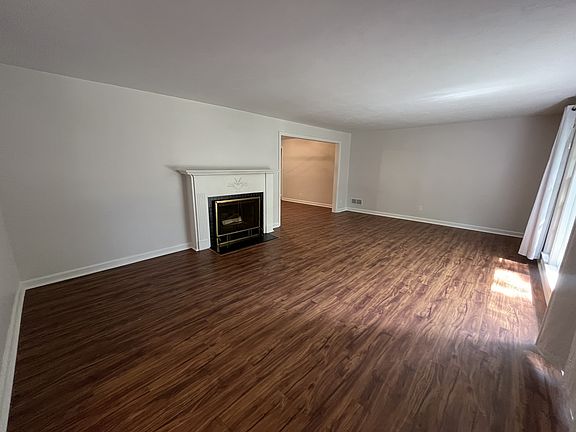 4th image of 223 Oak Hill Dr