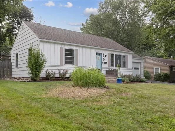 7820 Juniper St, Prairie Village, KS 66208