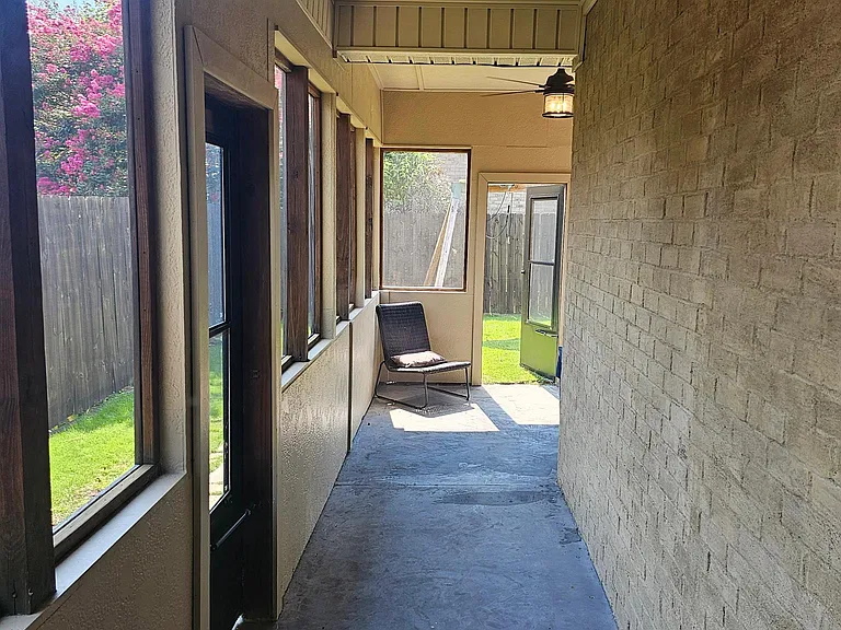 200 Oxmoor Pl — Photo 20