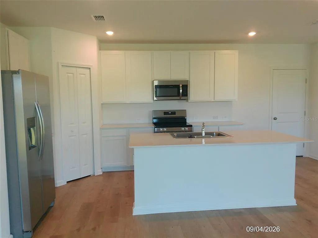 4 bed, 2.5 bath, 1880 sqft, $2,100 — Photo 3