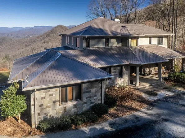 190 Thomas Brooks Dr, Whittier, NC 28789