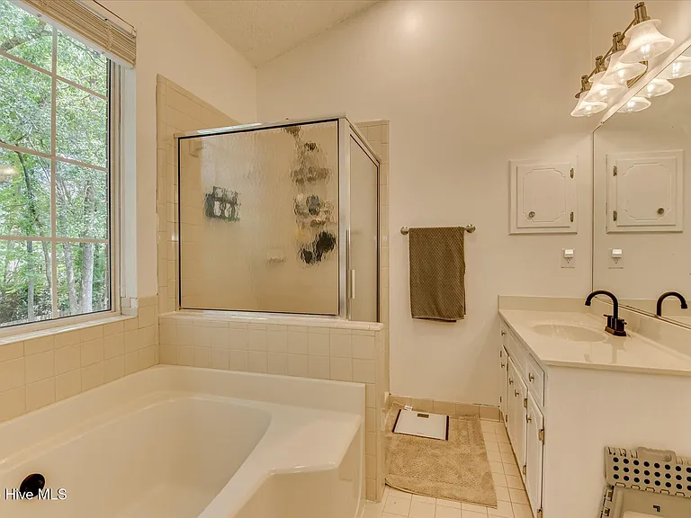 1084 Severn Dr — Photo 19