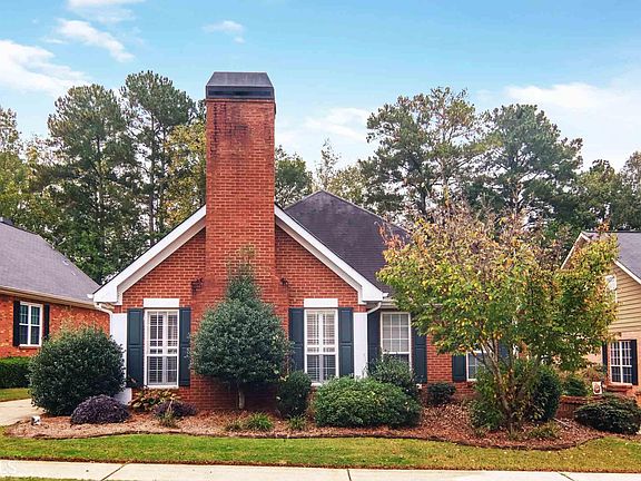 3rd image of 135 Woodgate Dr