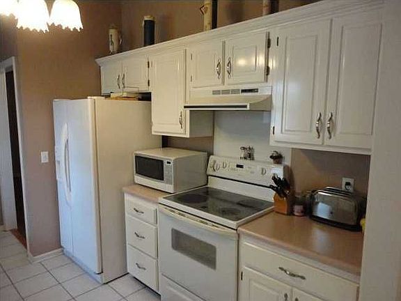 4th image of 83 Whisper Dr