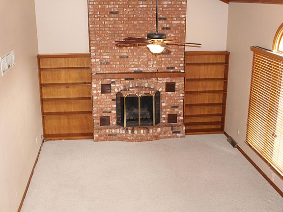 2nd image of 4876 Woodhaven Dr
