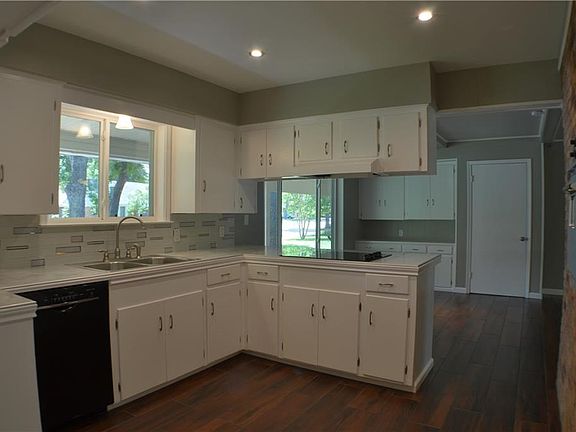 4th image of 2622 S Glenbrook Dr