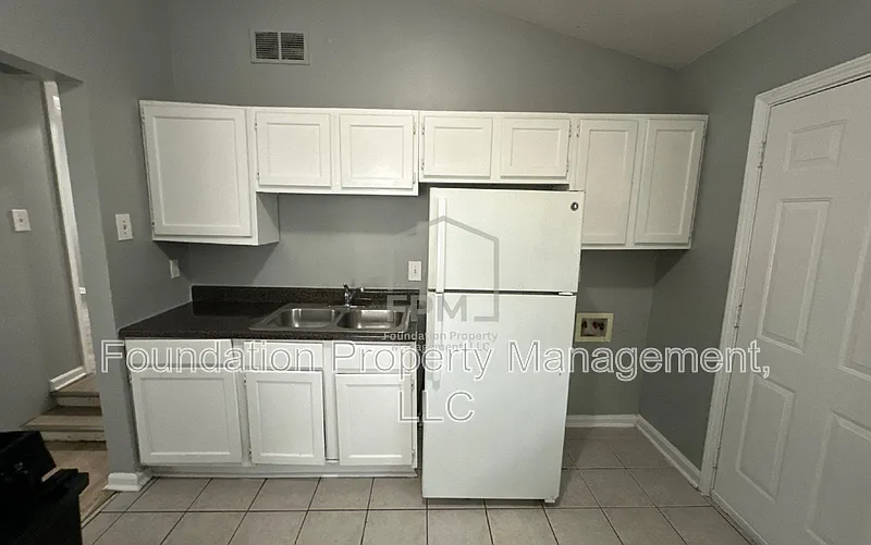 3 bed, 1.0 bath, 981 sqft, $950 — Photo 4