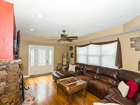 3rd image of 1210 E Georgia St
