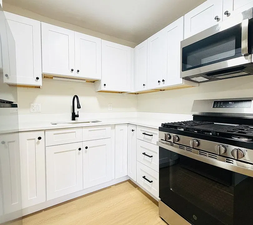 Vine & Main | Newly Renovated 1 & 2 Bedrooms