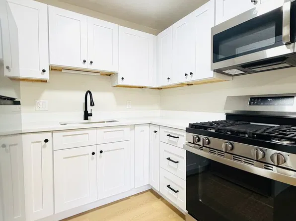 Vine & Main | Newly Renovated 1 & 2 Bedrooms