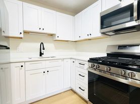 Vine & Main | Newly Renovated 1 & 2 Bedrooms