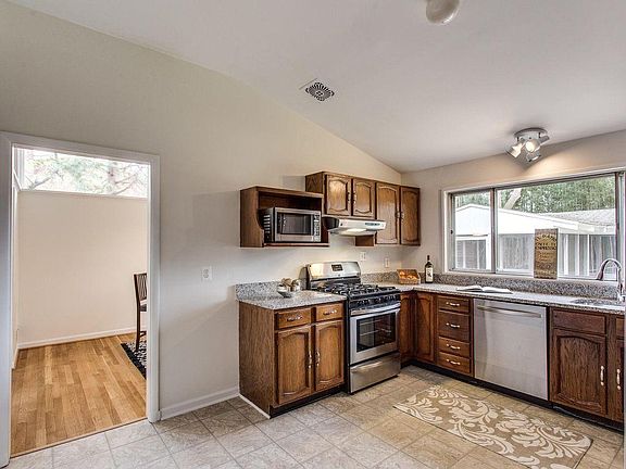 3rd image of 1604 Woodmoor Ln