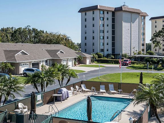 4th image of 241 Country Club Dr