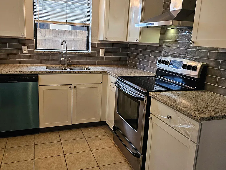 1273 Union St — Photo 12
