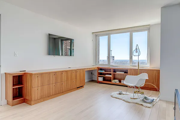 Rented by Lin Pan Realty Group LLC | media 40