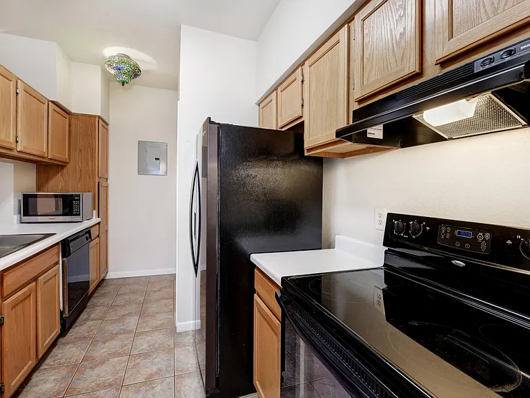 7437 Singing Hills Dr — Photo 15