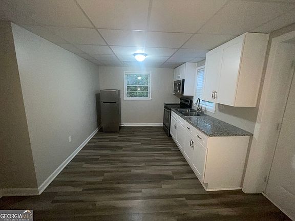 3rd image of 310 Harris Manor Dr SW #B
