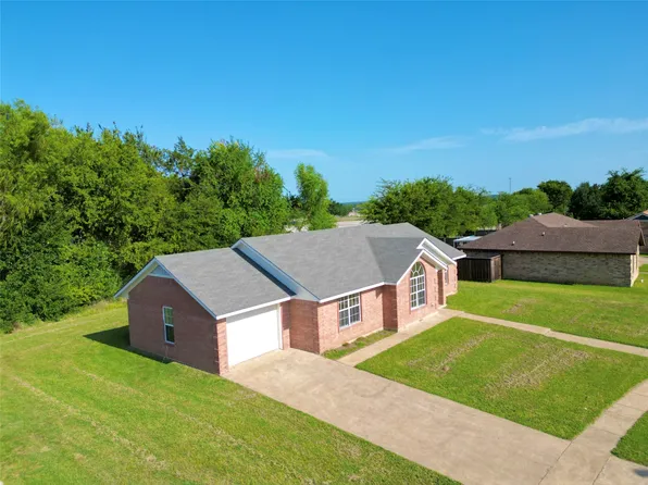2001 Solomon Dr, Commerce, TX 75428