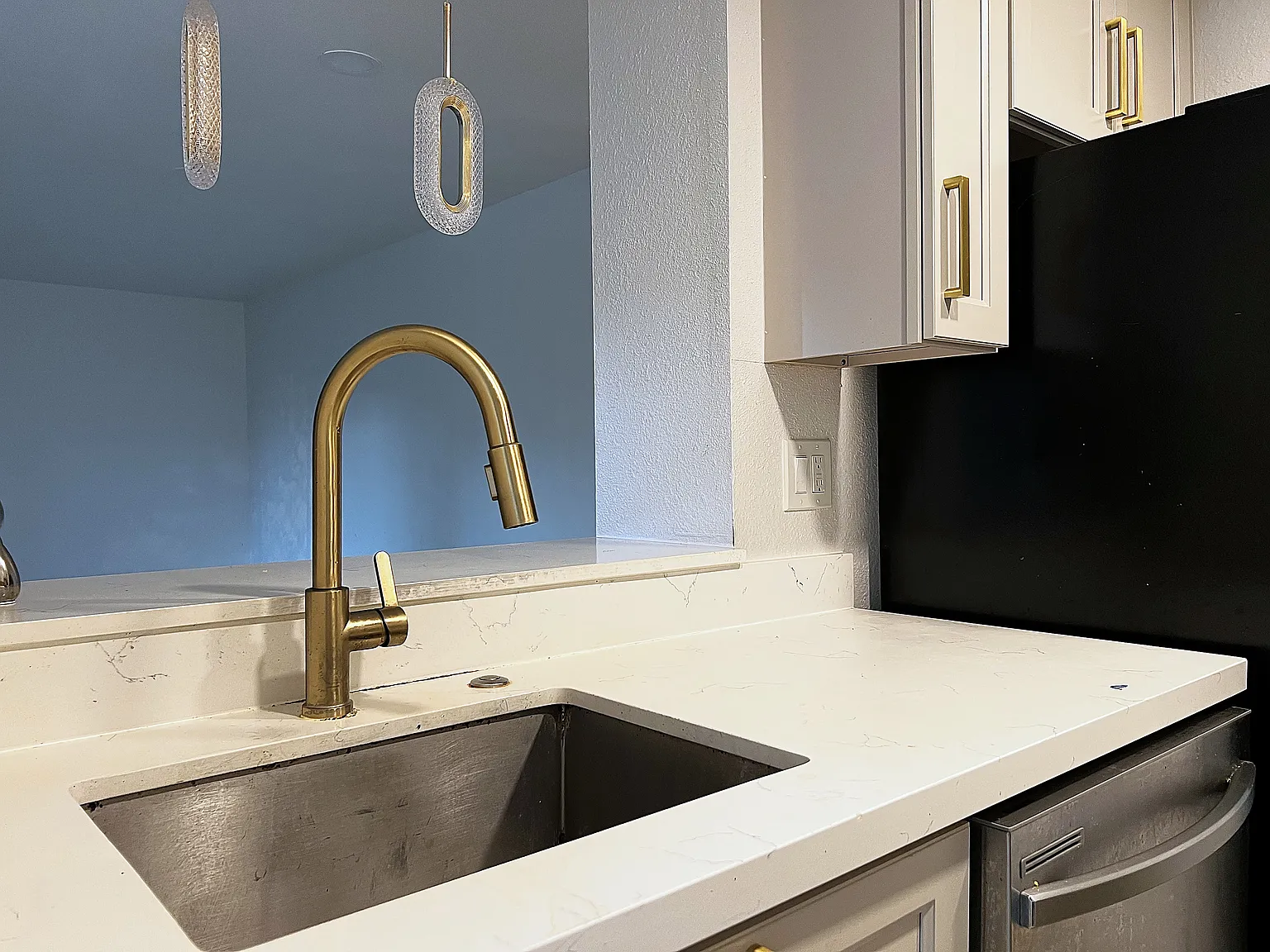 2 bed, 853 sqft, $2,095 — Photo 3