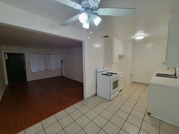 5th image of 15828 Sherman Way APT 2