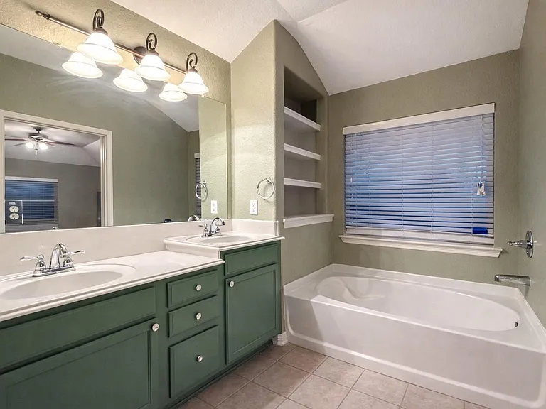1215 Pecos Pass Dr — Photo 7