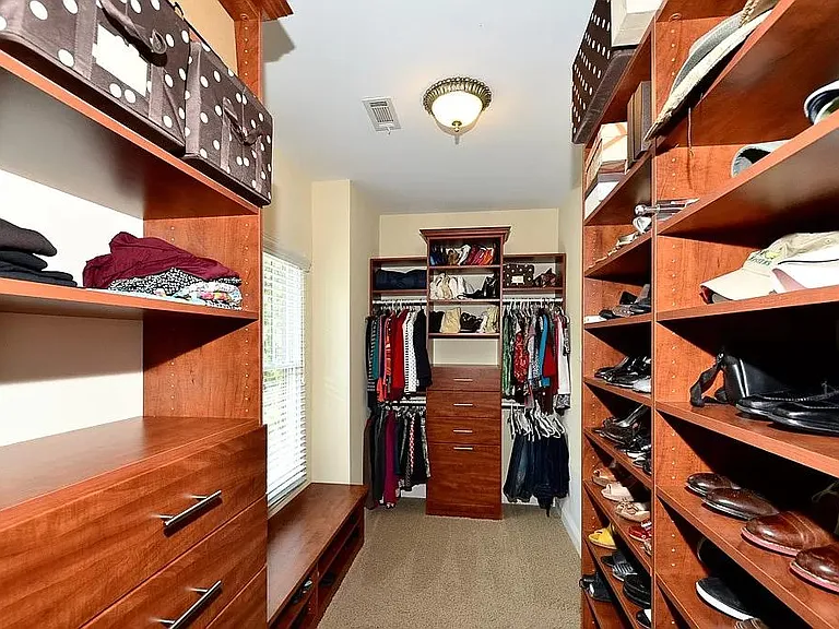 Dream master closet