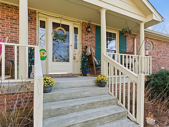 3rd image of 8073 Ridgewood Rd