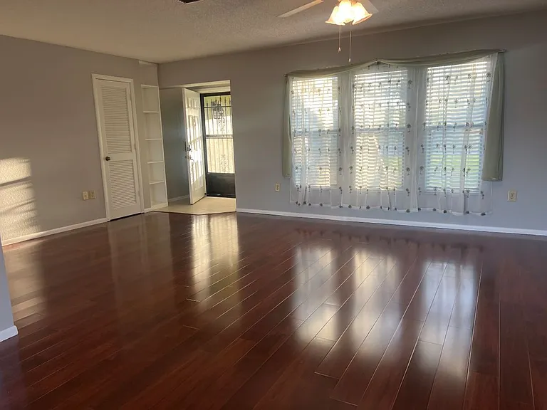 1240 Lucaya Ave — Photo 6