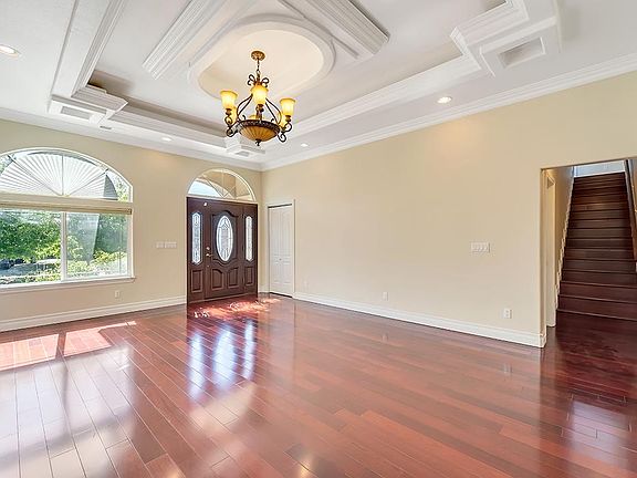 3rd image of 1435 Buckthorne Way