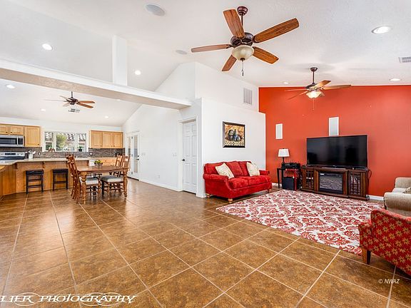 5th image of 910 N Saguaro Dr