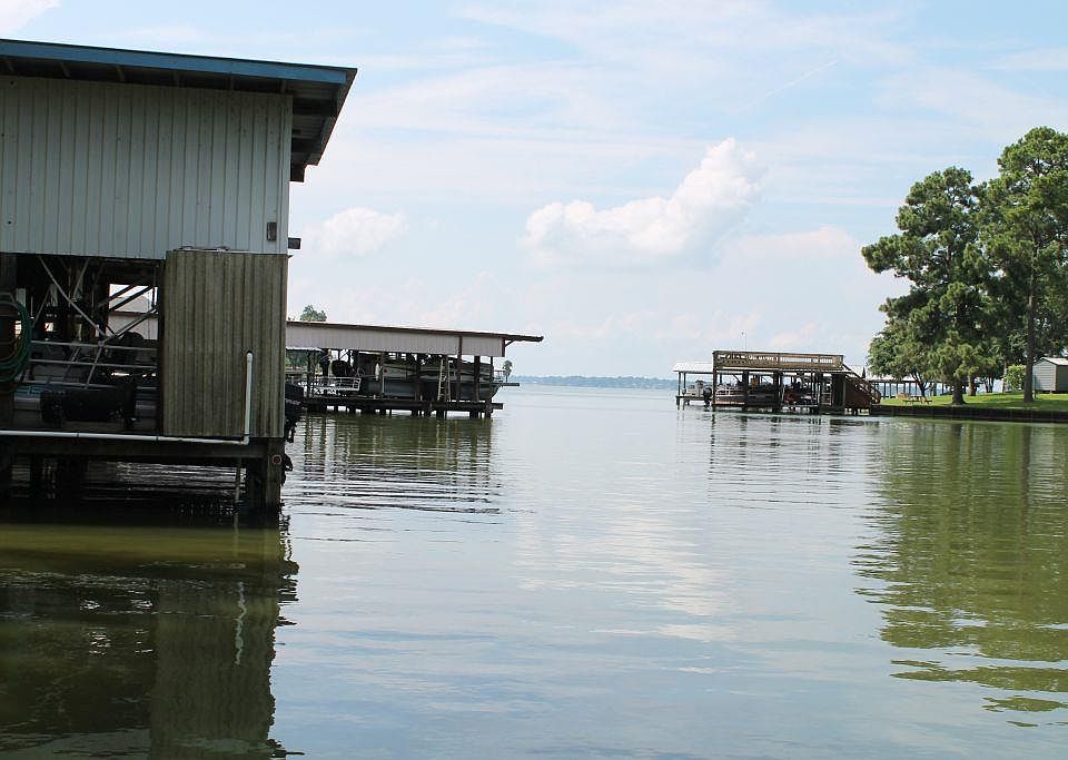 1st image of 205 Lakeshore Dr