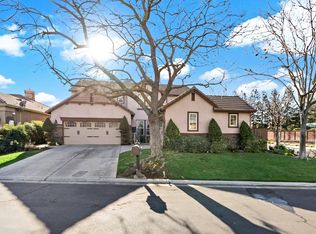 4587 N Emerald Peak Dr, Clovis, CA 93619