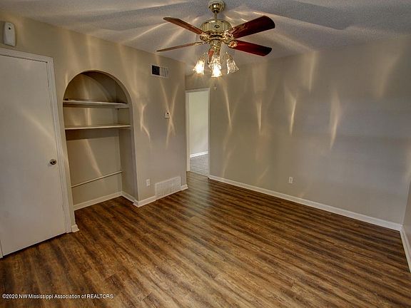 4th image of 2184 Coral Hills Dr